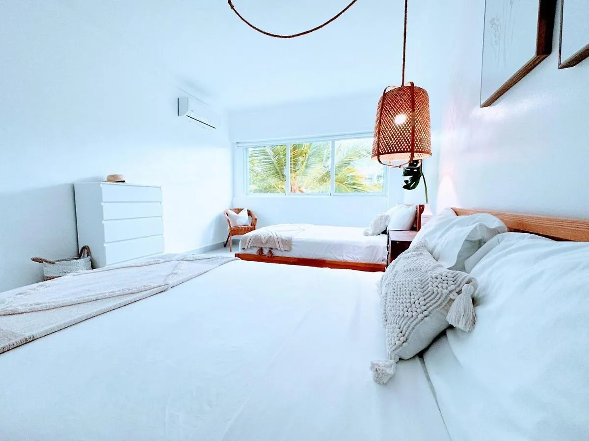 Hot Tub, Pool, Walk To Fun, Beach, Dining, Shops Punta Cana Appartement